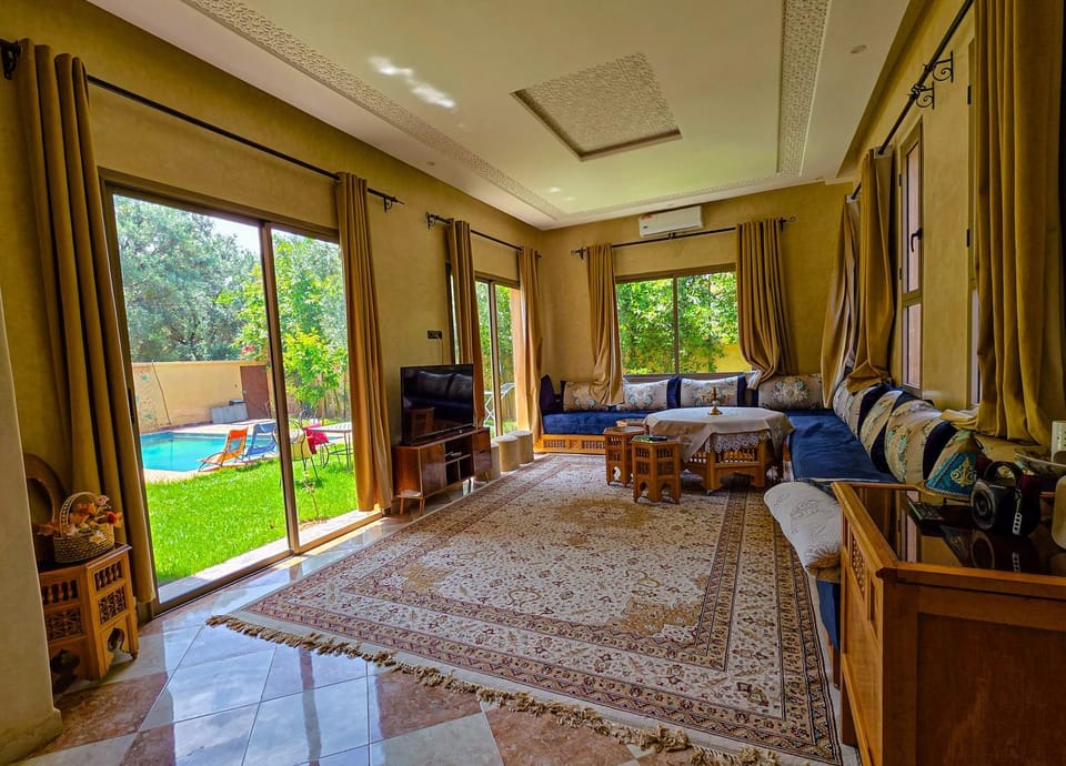 Patio, Communal lounge/ TV room, Bed, Garden, TV and multimedia, Living room, Photo of the whole room, Seating area, Evening entertainment, Bedroom, Garden view, Pool view, Swimming pool, sunbed