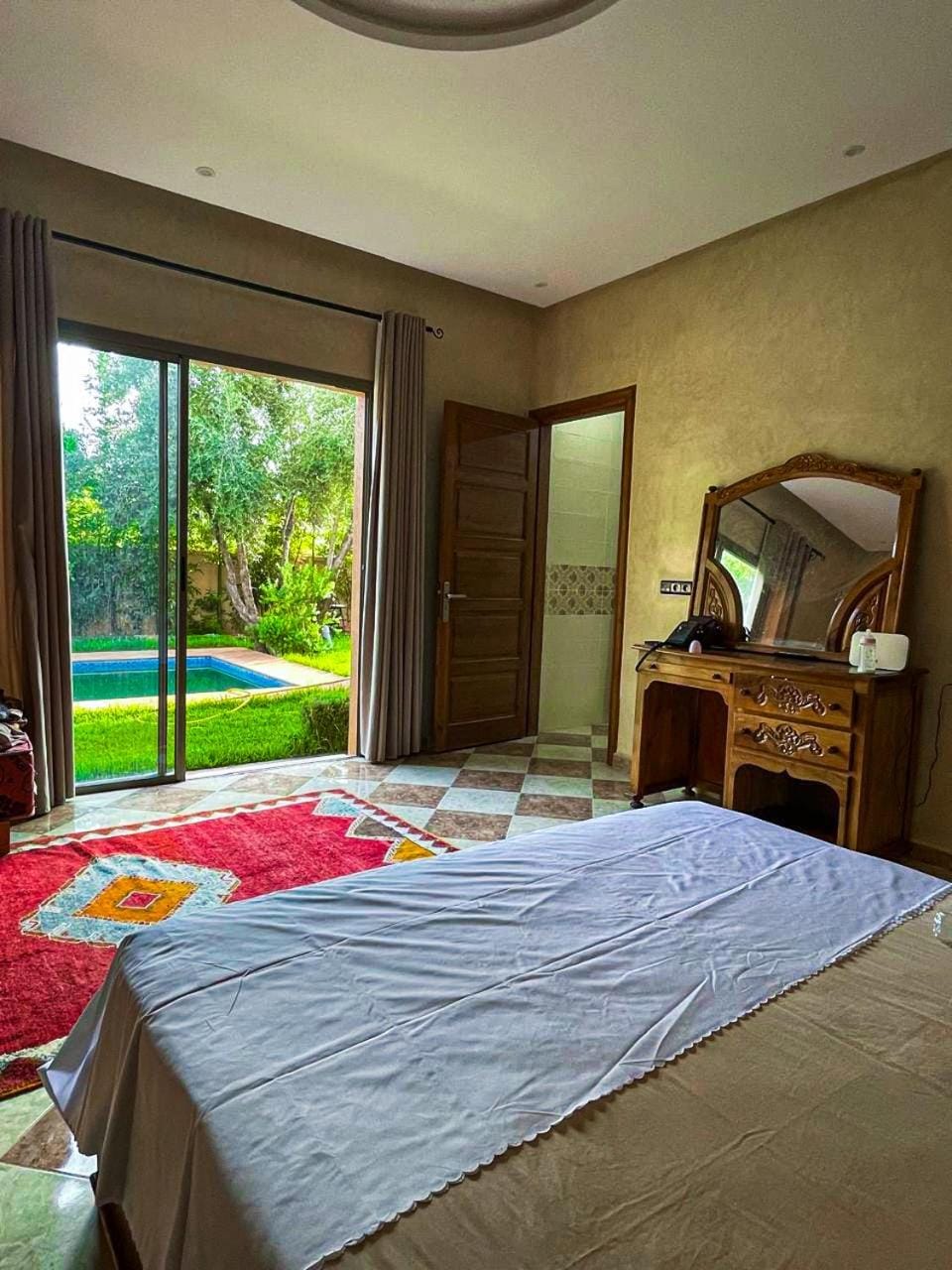 Bed, Garden, Photo of the whole room, Bedroom, Garden view, Pool view, Swimming pool