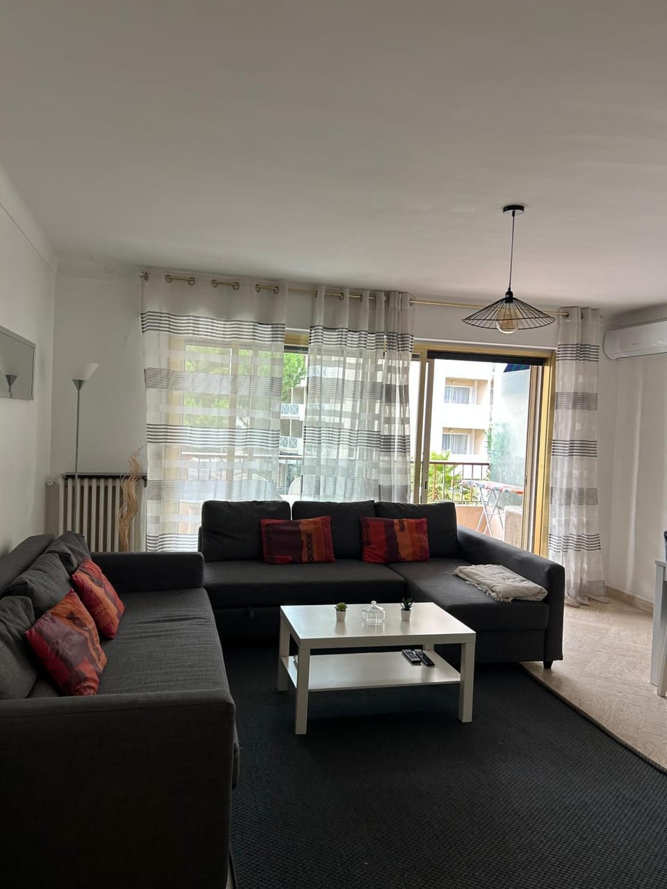 Bed, Living room, Photo of the whole room, Seating area, Bedroom