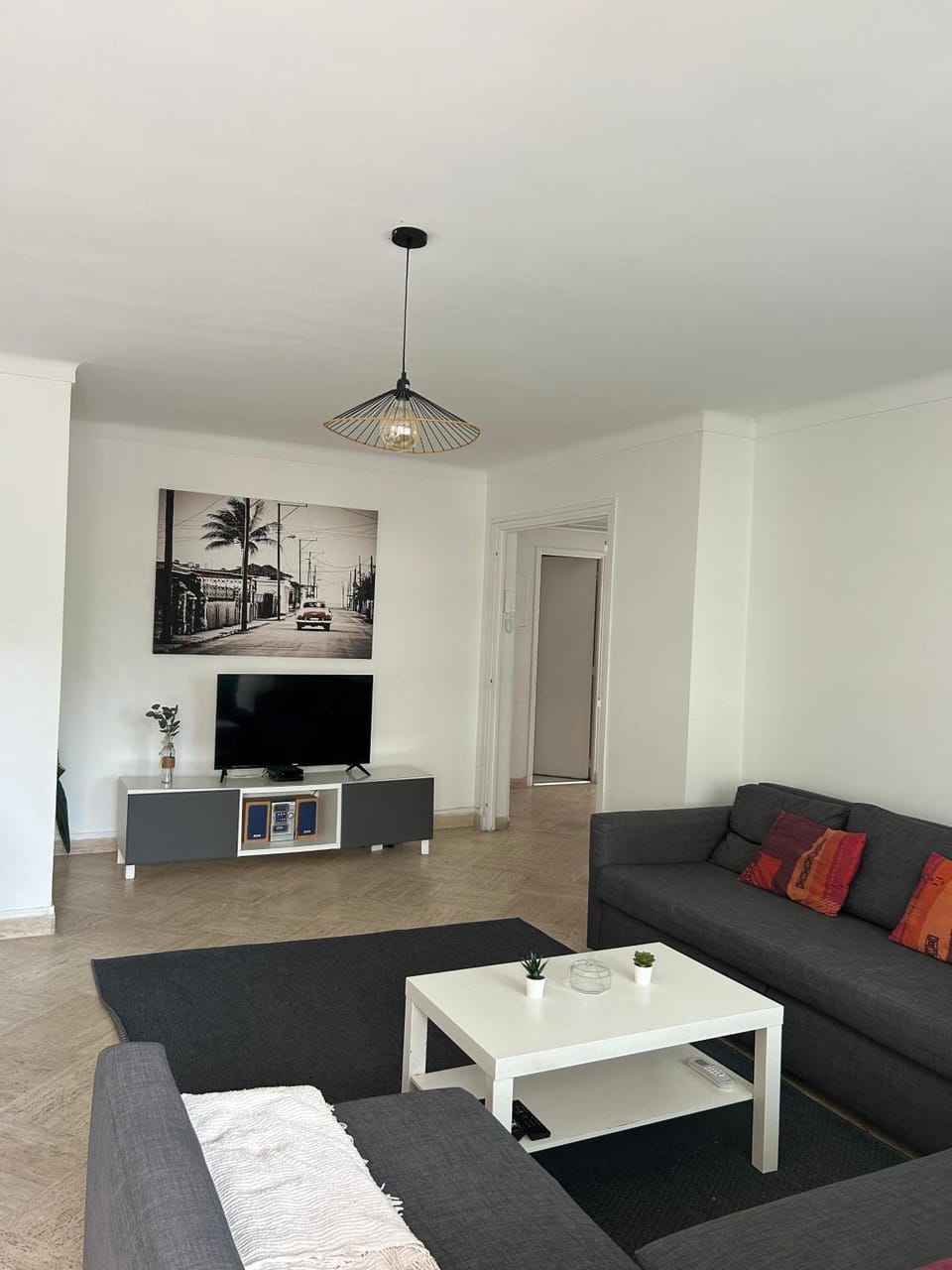 Kitchen or kitchenette, fireplace