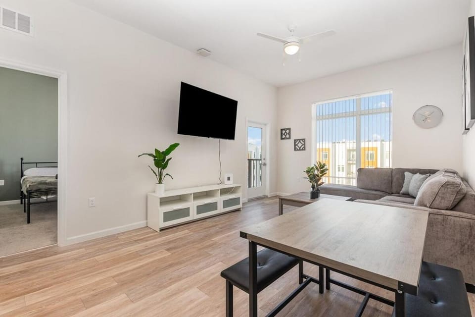 TV and multimedia, Living room, Seating area, Dining area, Evening entertainment