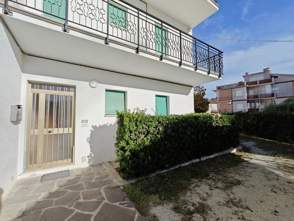 R04 - Comodo trilocale con giardino e posto auto Apartment in Marcelli