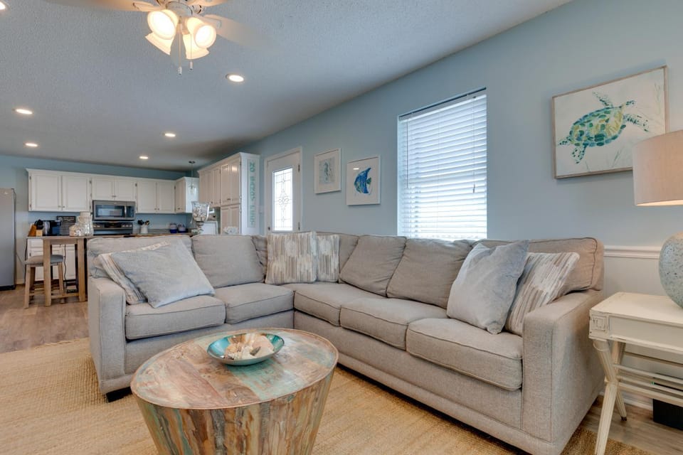 1 Block to Gulf: Dauphin Island Retreat w/ Views House in Dauphin Island