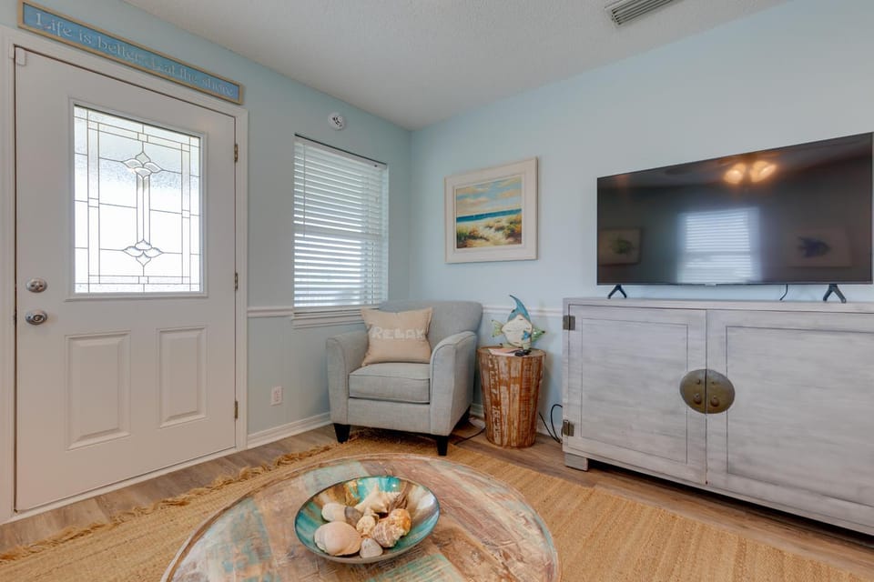 1 Block to Gulf: Dauphin Island Retreat w/ Views House in Dauphin Island