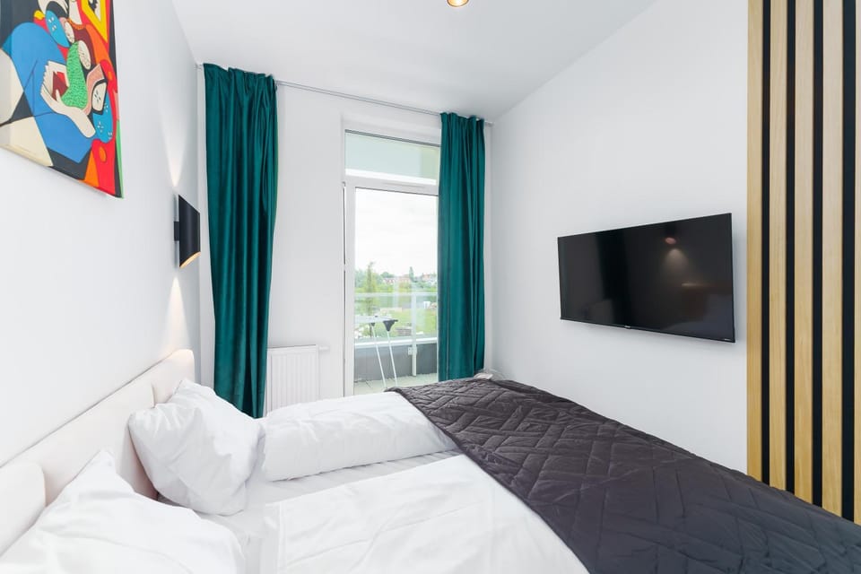 Bed, TV and multimedia, Photo of the whole room, Evening entertainment, Bedroom