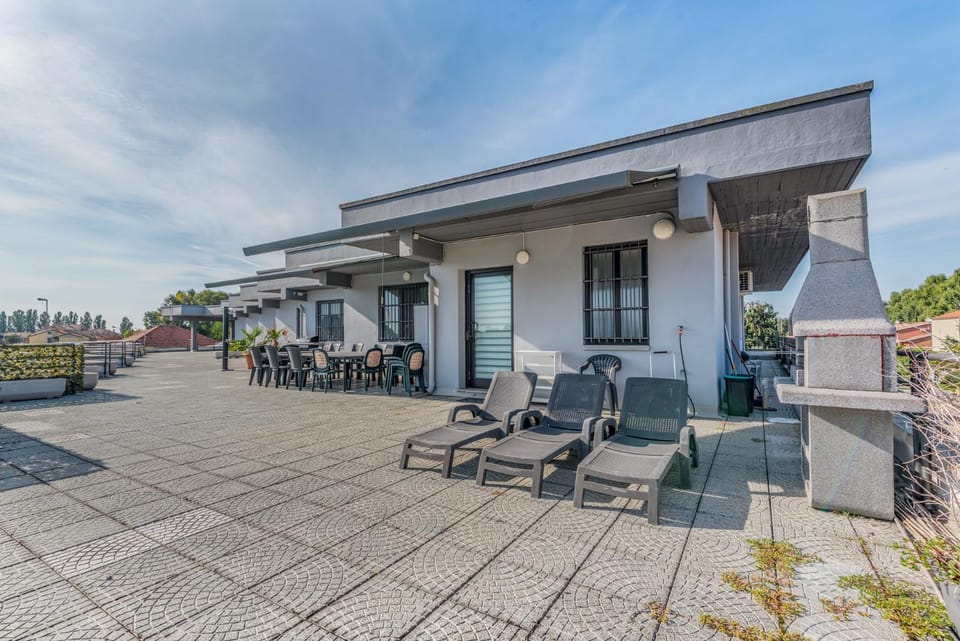 Property building, Patio, Day, View (from property/room), Balcony/Terrace, Parking