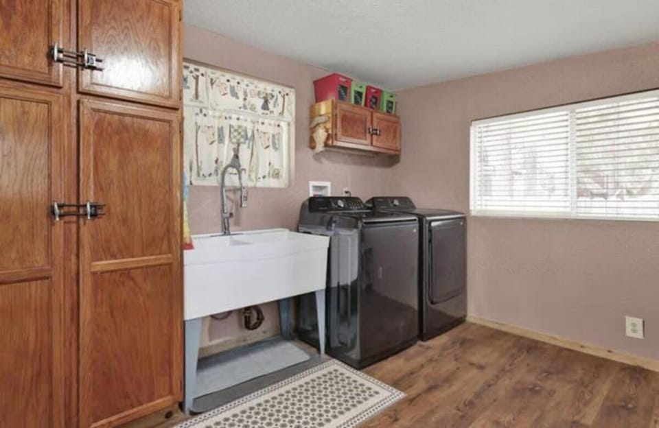 Moab Cozy Lane HotTub & Game Room with Pool Table House in Big Bear