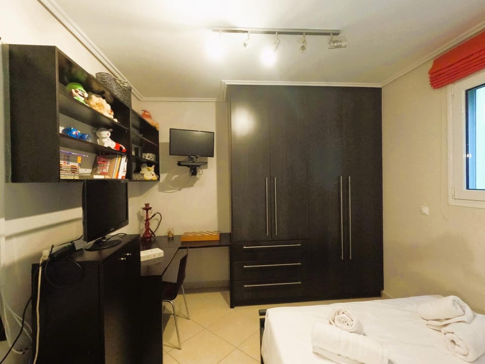 Stylish 2BR Semi-Basement- Cozy & Family-Friendly Retreat Apartment in Euboea