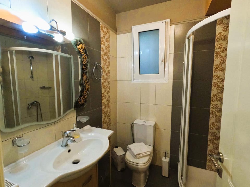 Stylish 2BR Semi-Basement- Cozy & Family-Friendly Retreat Apartment in Euboea