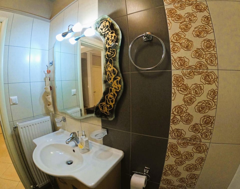 Stylish 2BR Semi-Basement- Cozy & Family-Friendly Retreat Apartment in Euboea