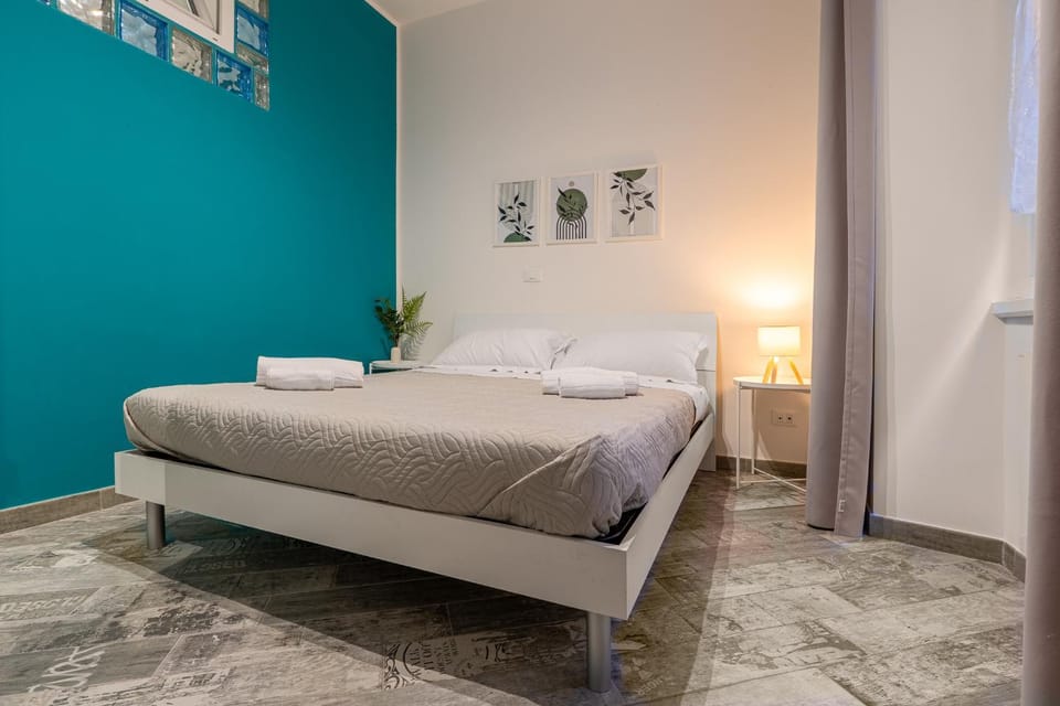 Bed, Decorative detail, Bedroom, towels