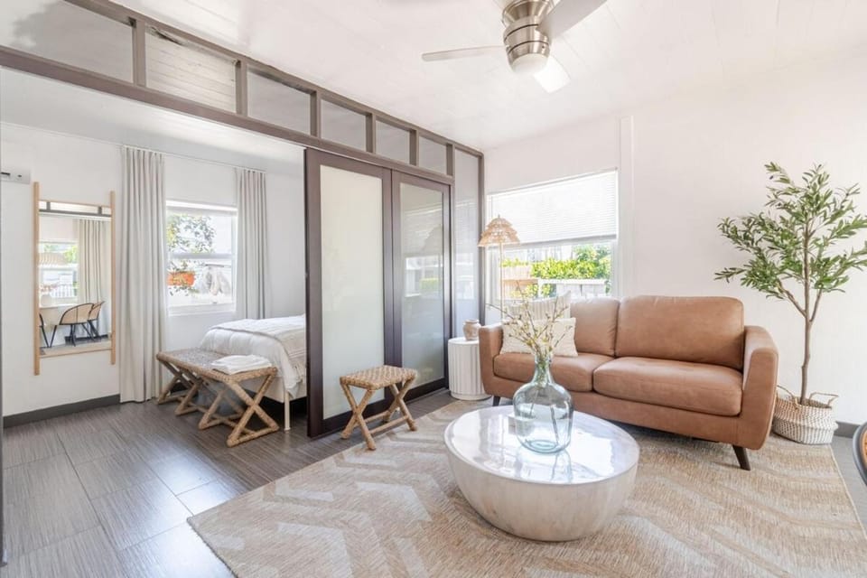 Bliss stylish apartment with pool, by beach Apartment in Riviera Beach