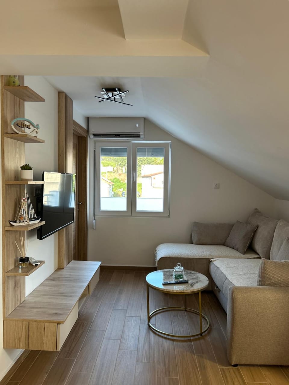 TV and multimedia, Living room, Seating area