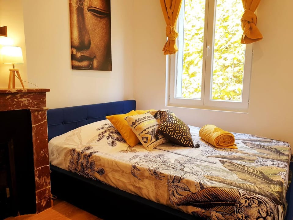 Bed, Bedroom