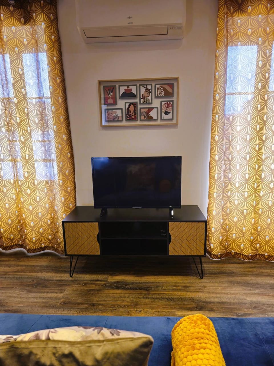 Communal lounge/ TV room, Living room