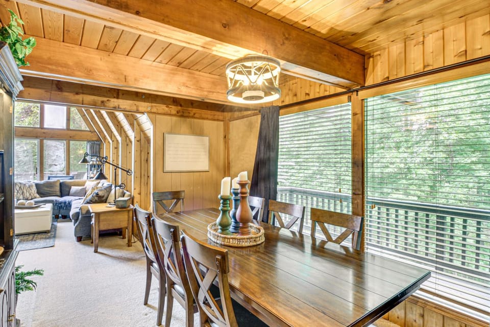 Canal Across Street: Family Cabin in Breezy Point! Cabin in Breezy Point