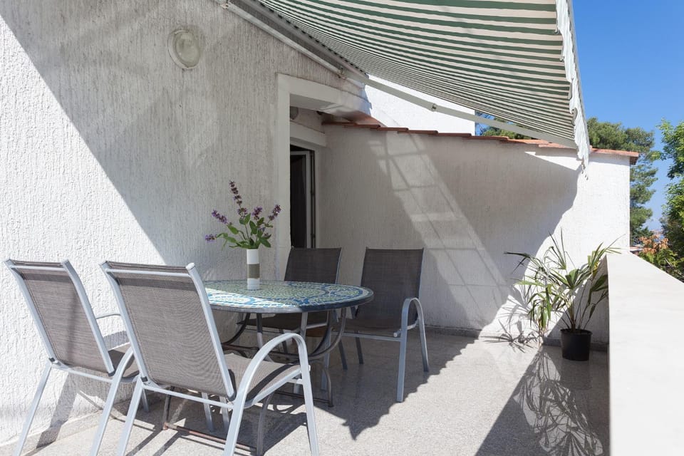 Balcony/Terrace, Logo/Certificate/Sign