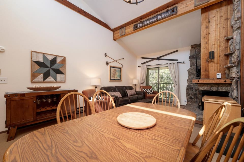 Pool, Hot Tubs, Sauna, Hiking from the Property, On Free Bus Route Apartment in Fraser