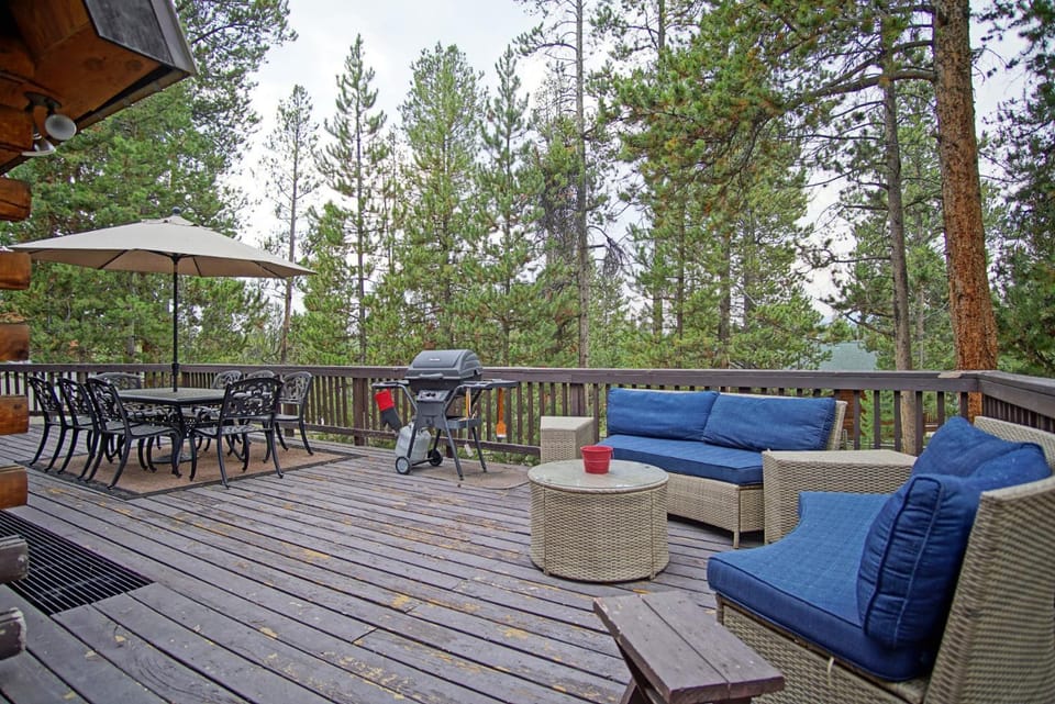 Large Wraparound Deck, Foosball Table, Close to Beacon Landing Marina House in Rocky Mountain National Park