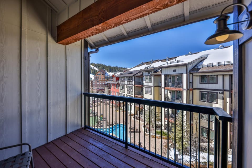 Pool, Hot Tub, Ski In Ski Out, Bike Storage for Summer Guests Apartment in Winter Park