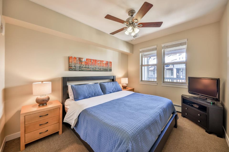 Pool, Hot Tub, Ski In Ski Out, Bike Storage for Summer Guests Apartment in Winter Park