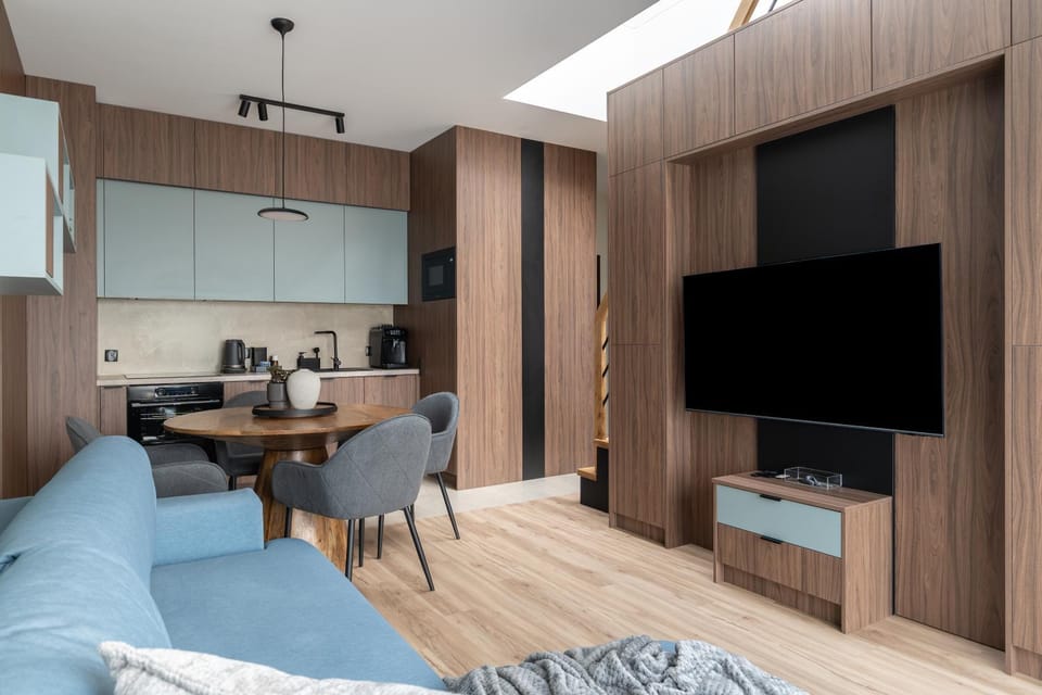 TV and multimedia, Coffee/tea facilities, Kitchen or kitchenette, Living room, Seating area, Dining area