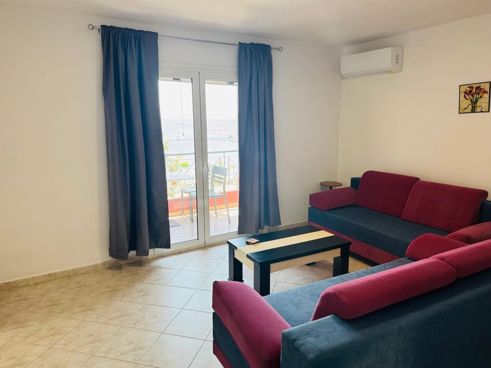 Living room, Seating area, air conditioner