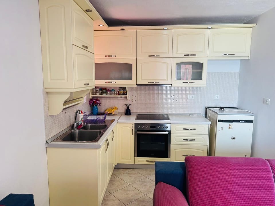 Kitchen or kitchenette, oven, stove