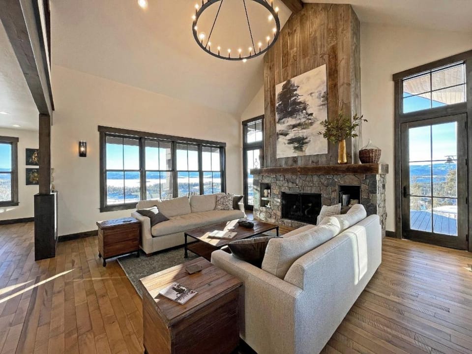 Luxury Home, Game Room, Outdoor Fireplace, Amazing Views House in Rocky Mountain National Park