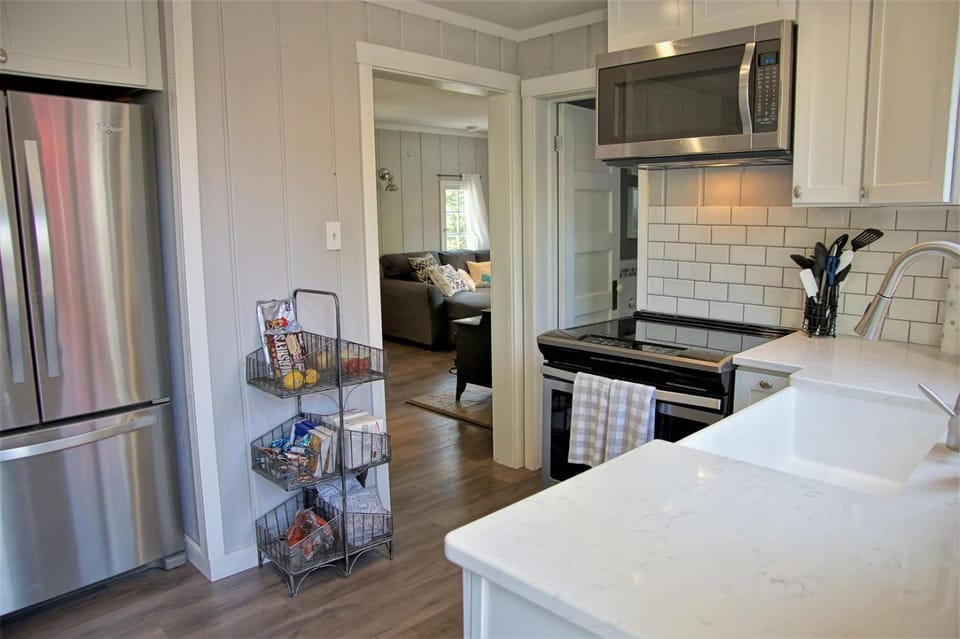 Great Deck with Gas Grill, Outdoor Firepit, 2 Blocks From Main Street House in Grand Lake