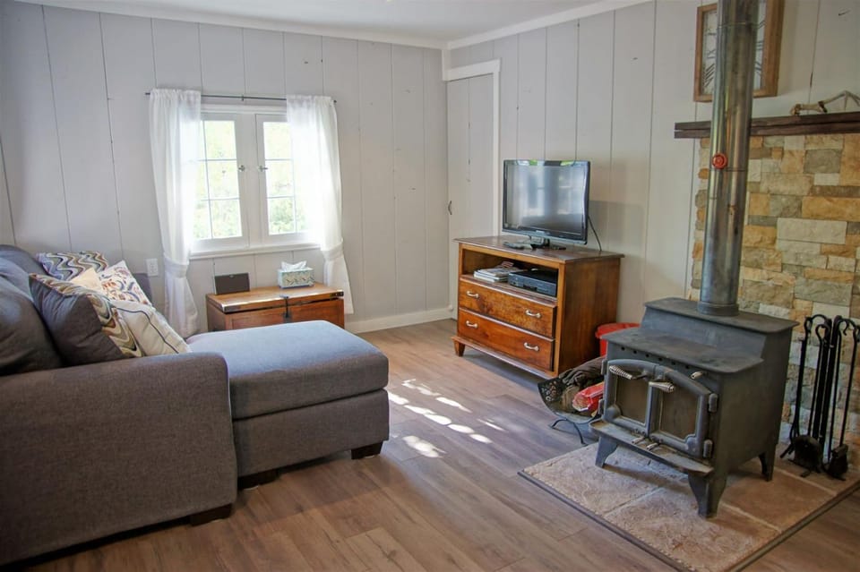 Great Deck with Gas Grill, Outdoor Firepit, 2 Blocks From Main Street House in Grand Lake