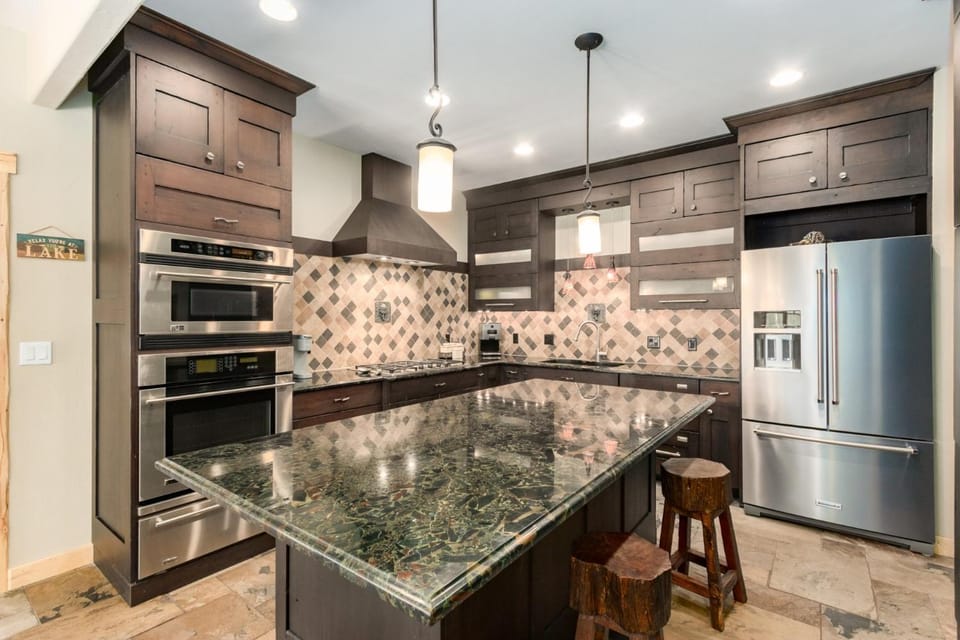 Incredible Views, Hiking from the Property, 4 Ensuite Baths, Luxury Home House in Rocky Mountain National Park
