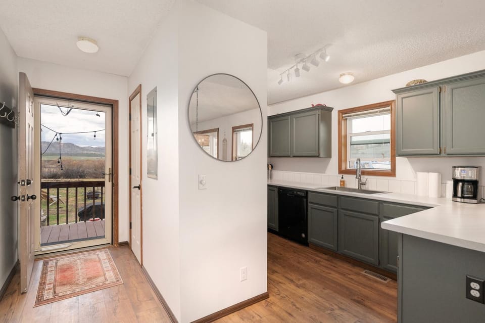 Pet Friendly - Cozy & Modern Cabin - Surrounded by Nature Cabin in Rocky Mountain National Park
