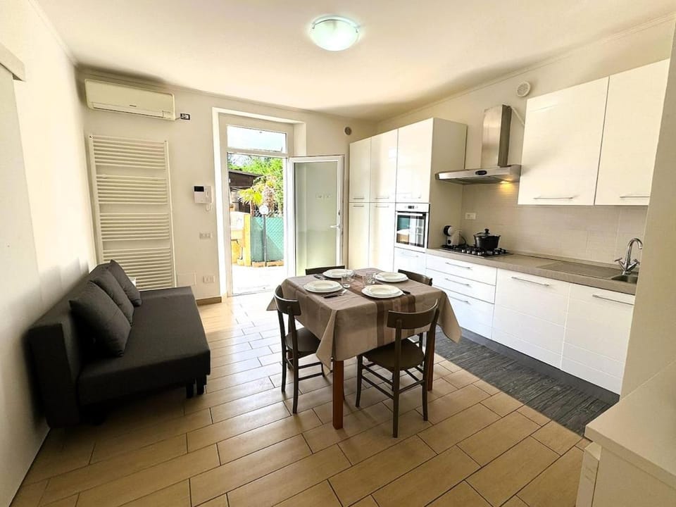 Kitchen or kitchenette, Living room, Seating area, Dining area, pet friendly, stove