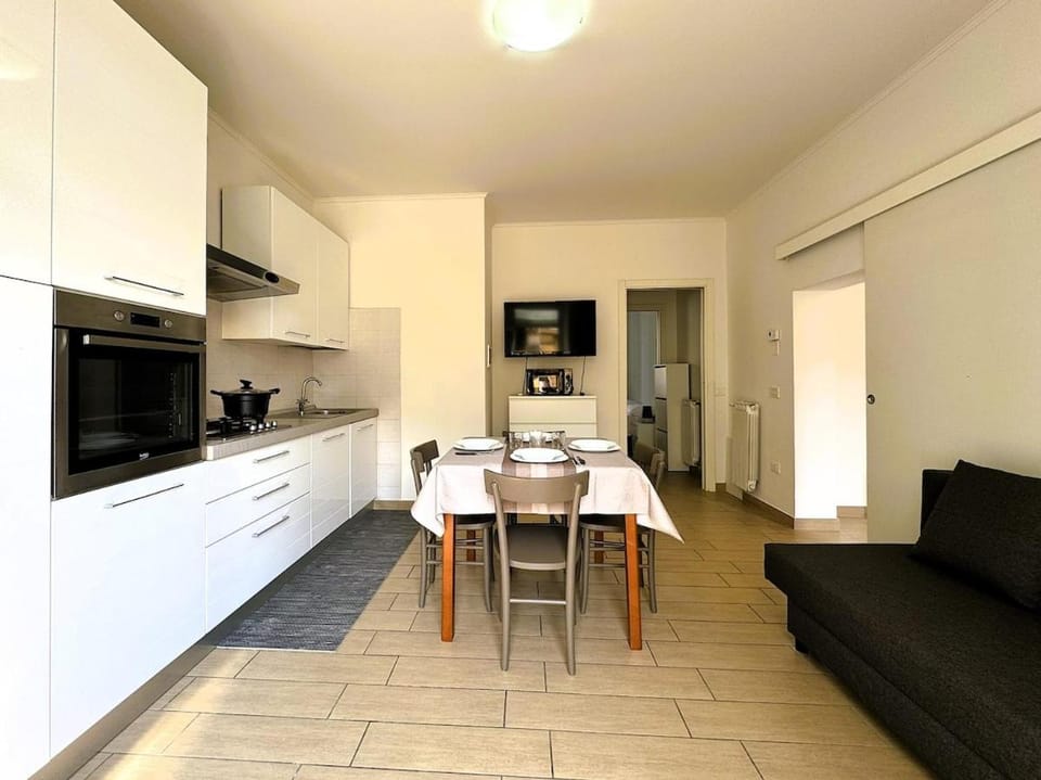 TV and multimedia, Kitchen or kitchenette, Living room, Seating area, Dining area, oven, pet friendly, stove