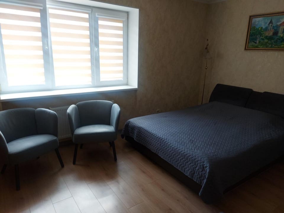 Bed, Seating area