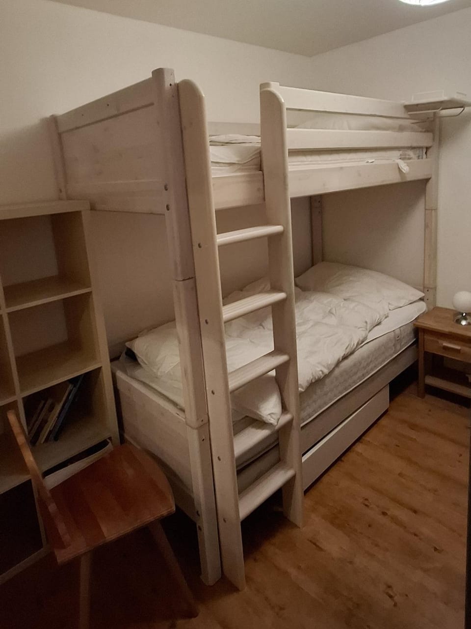 Bedroom, bunk bed