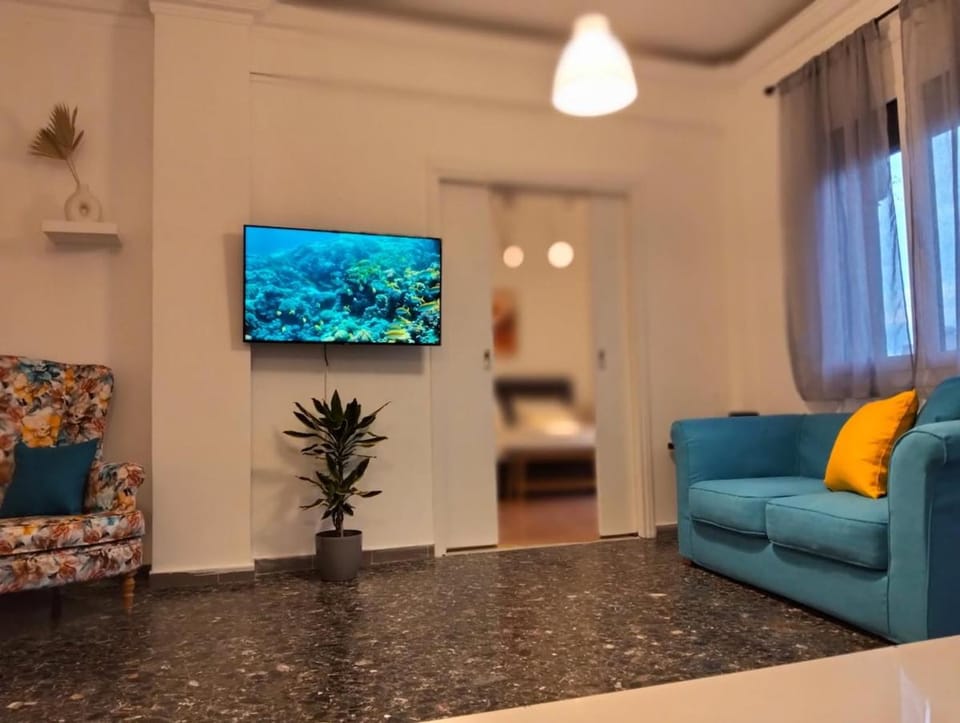 TV and multimedia, Living room, Seating area, Evening entertainment