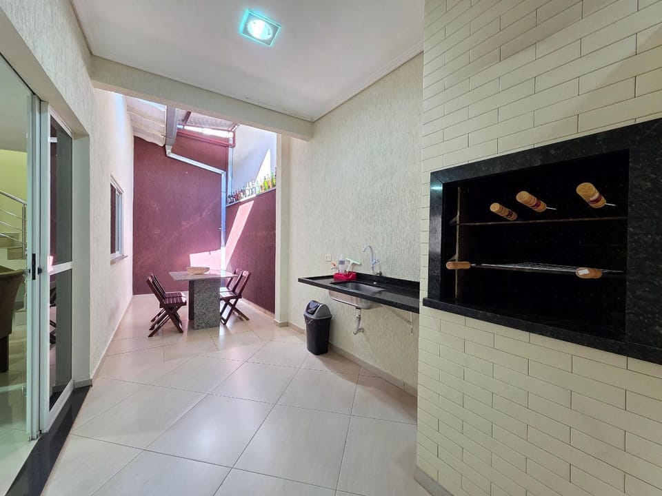Sobrado ao lado Paraguai garagem e churrasqueira House in Foz do Iguaçu