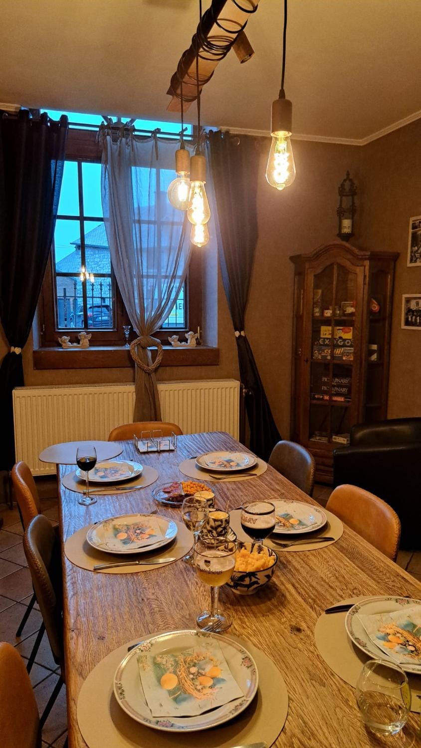 Game Room, Dining area