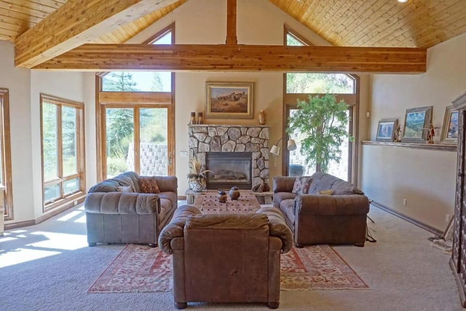 Private Elevator, Great Outdoor Space, Panoramic Views, Monthly Rentals Available House in Vail