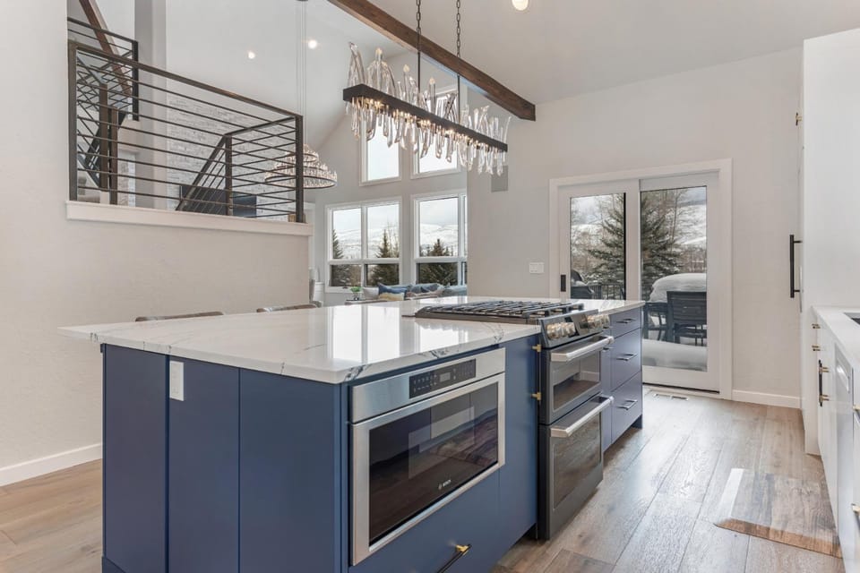 Private Hot Tub, Game Room, Air Conditioning, Beautifully Remodeled Luxury Arrowhead Home House in Edwards