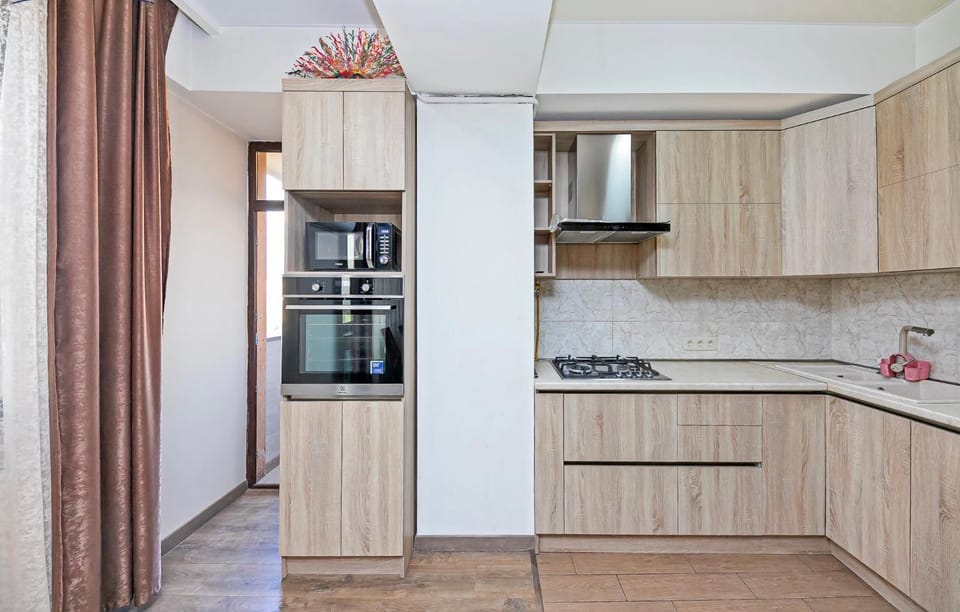 Kitchen or kitchenette, oven, stove