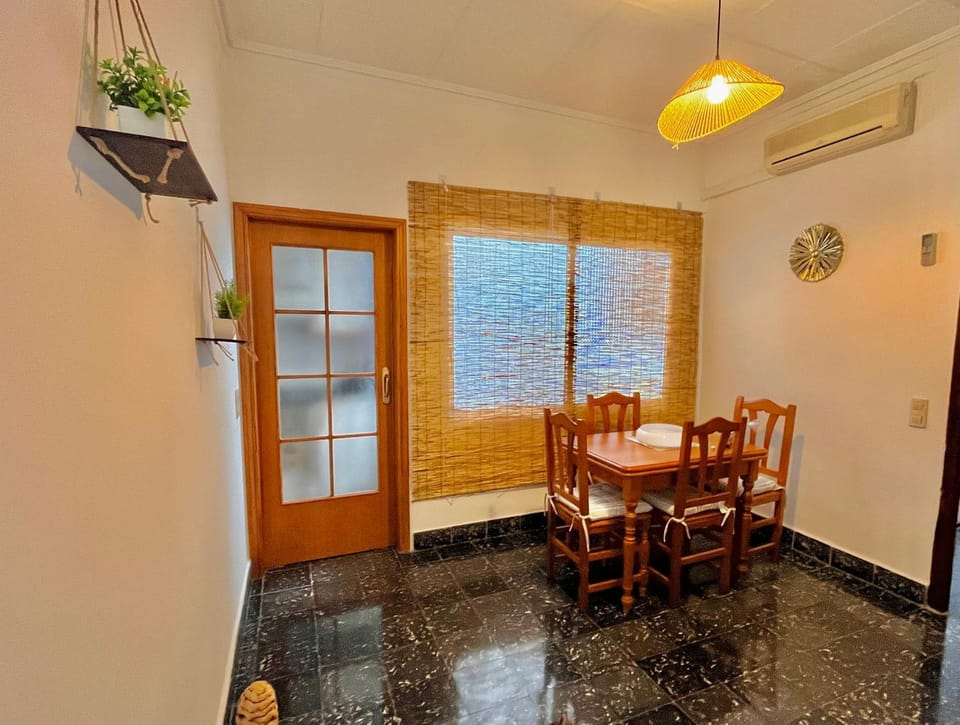 Living room, Seating area, Dining area, air conditioner