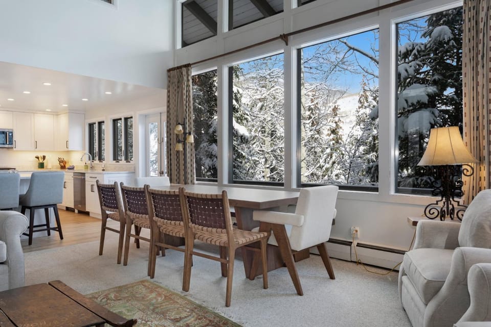 Walk to Skiing and Vail Village, Prestigious Forest Road Location, Private Hot Tub House in Vail