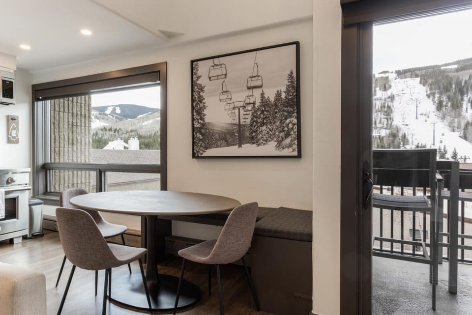 Panoramic Views, Renovated & Luxurious, Penthouse Condo Apartment in Vail