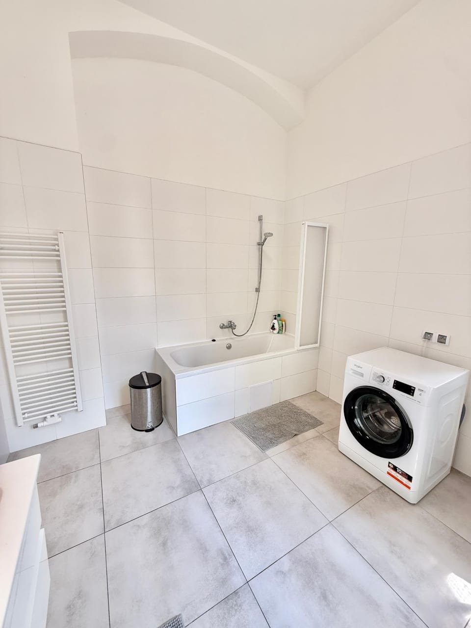 Bathroom, washing machine