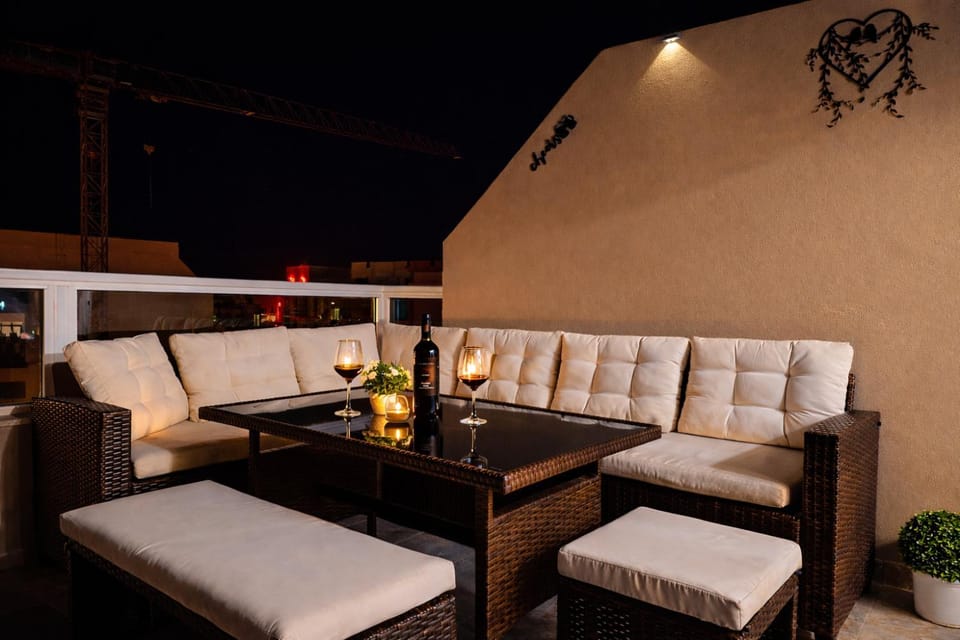 Seating area, Drinks