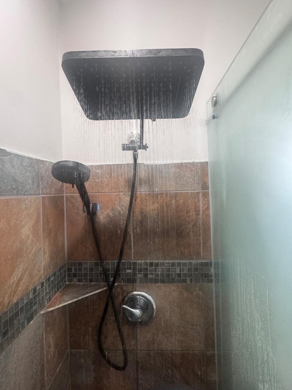 Tempurpedic Queen - Laundry, Parking & EV Charger Apartment in Hollywood
