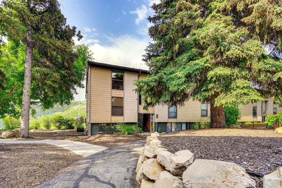 1/2 Block to Lift Bus Stop: Condo in Park City House in Park City